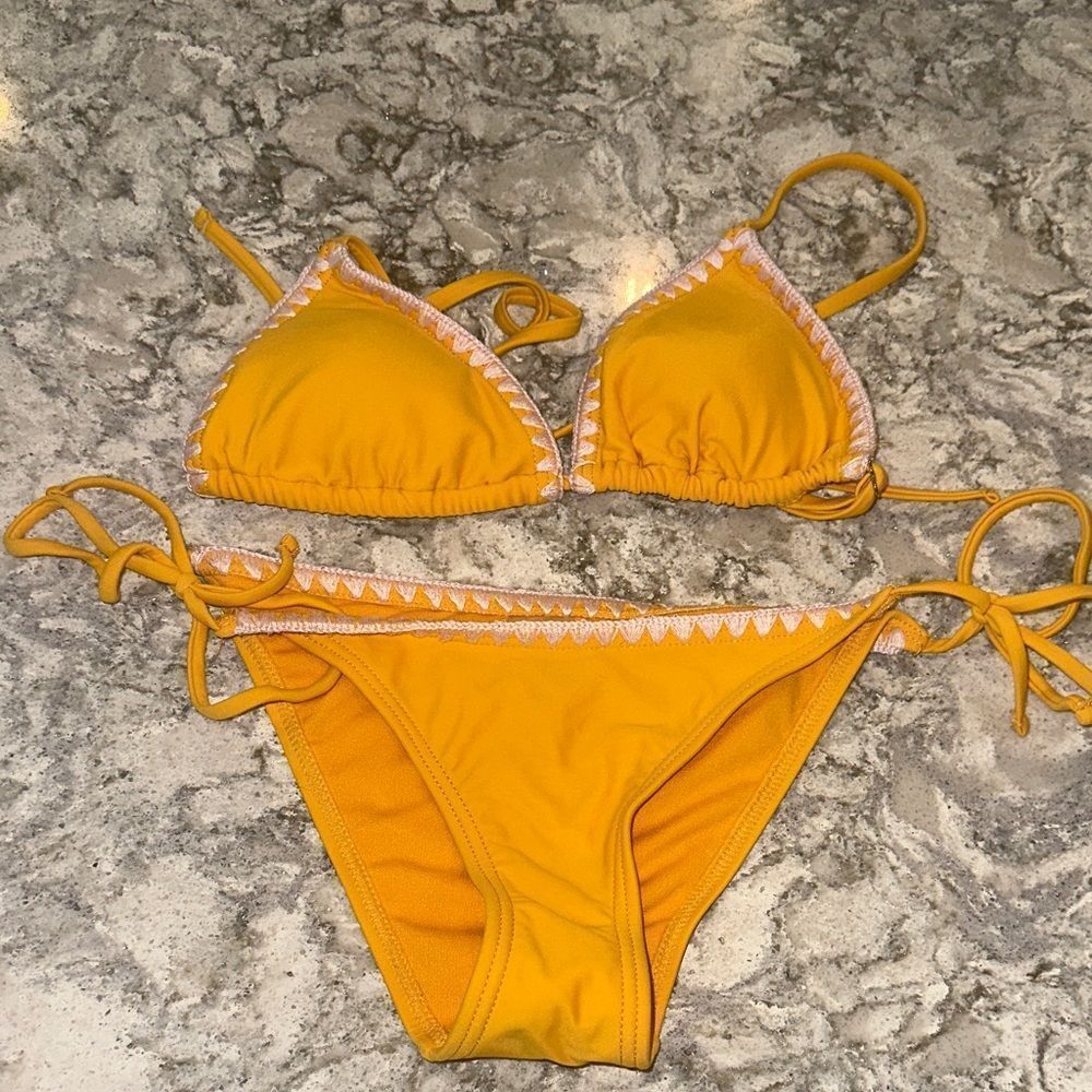 🌞 Yellow Crochet-Trim Bikini Set – Size Small